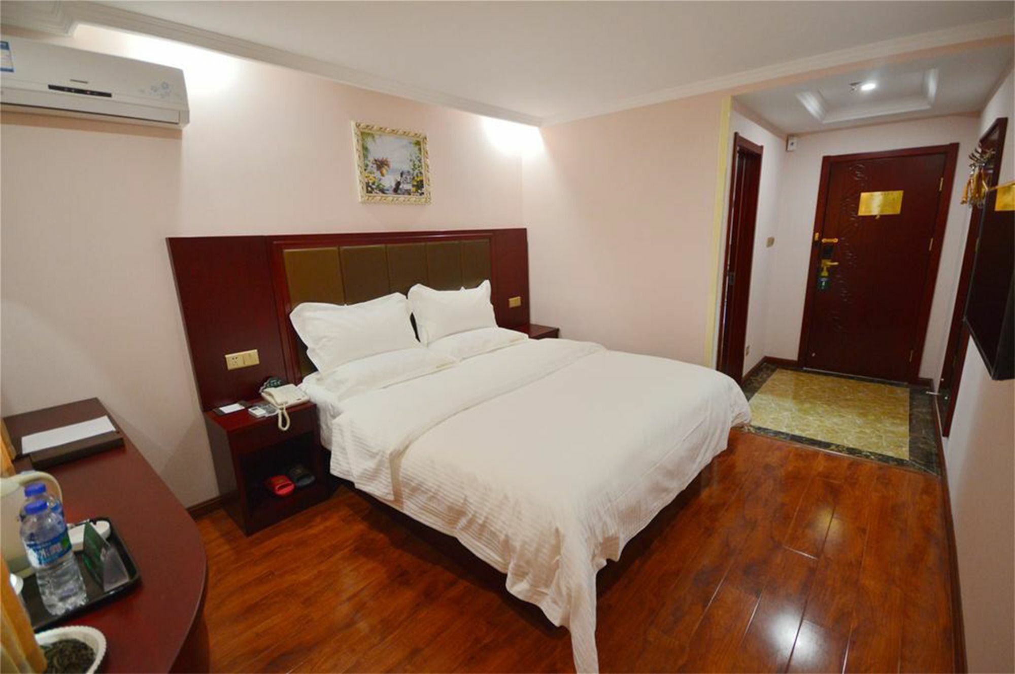 Greentree Inn Zhejiang Taizhou Tiantai Bus Station Express Hotel Екстер'єр фото